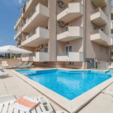 Апартаменты Lo Seaview Haven