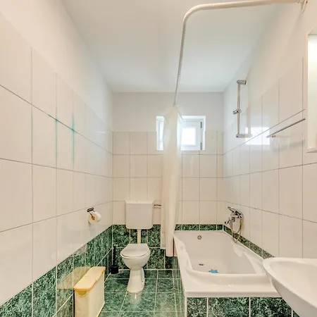 Апартаменты Lo Seaview Haven