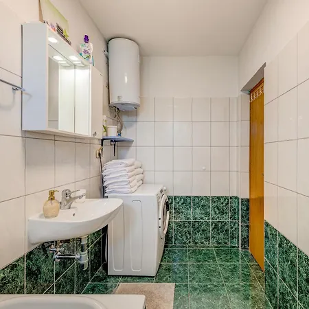 Апартаменты Lo Seaview Haven